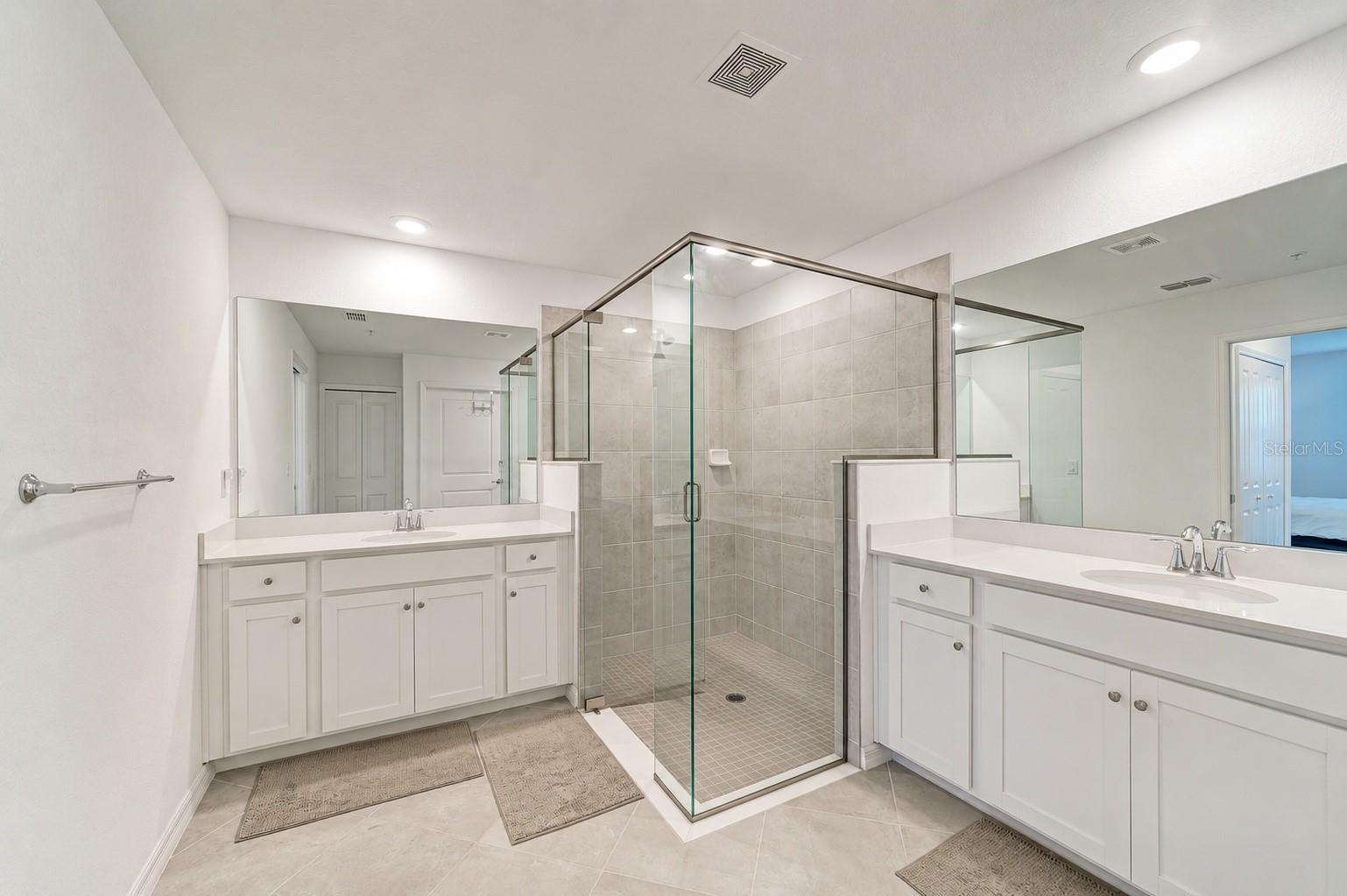 Image 13 of 26 For 5687 Honore Avenue 411