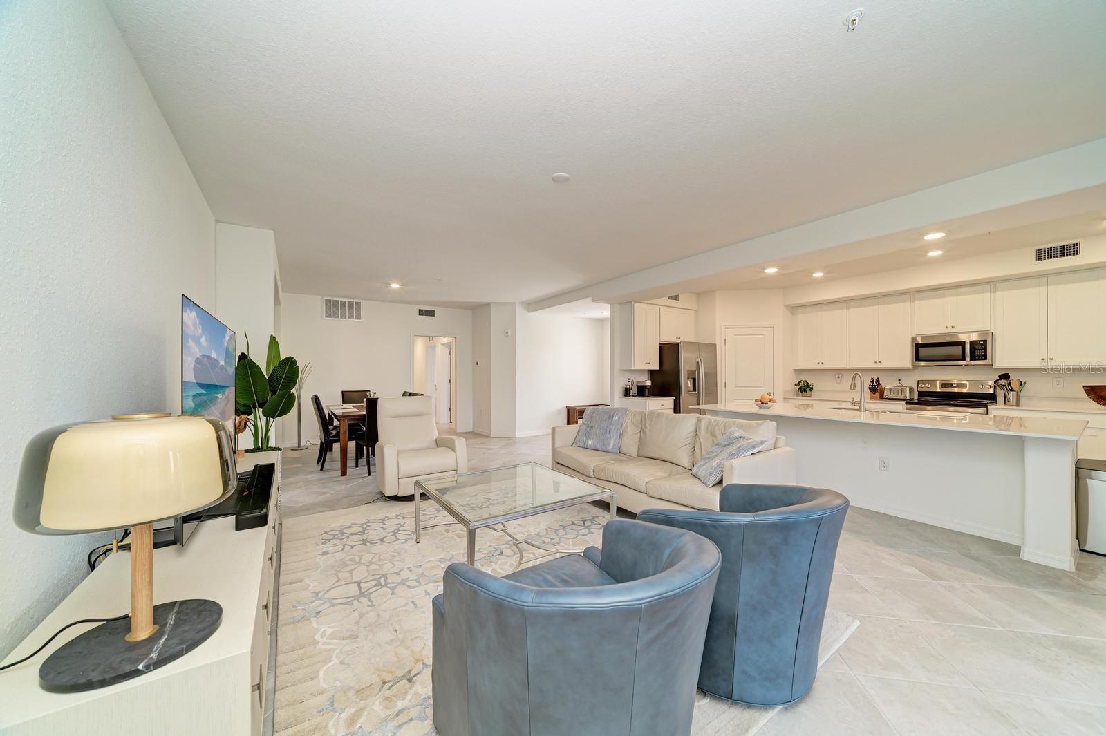 Image 5 of 26 For 5687 Honore Avenue 411