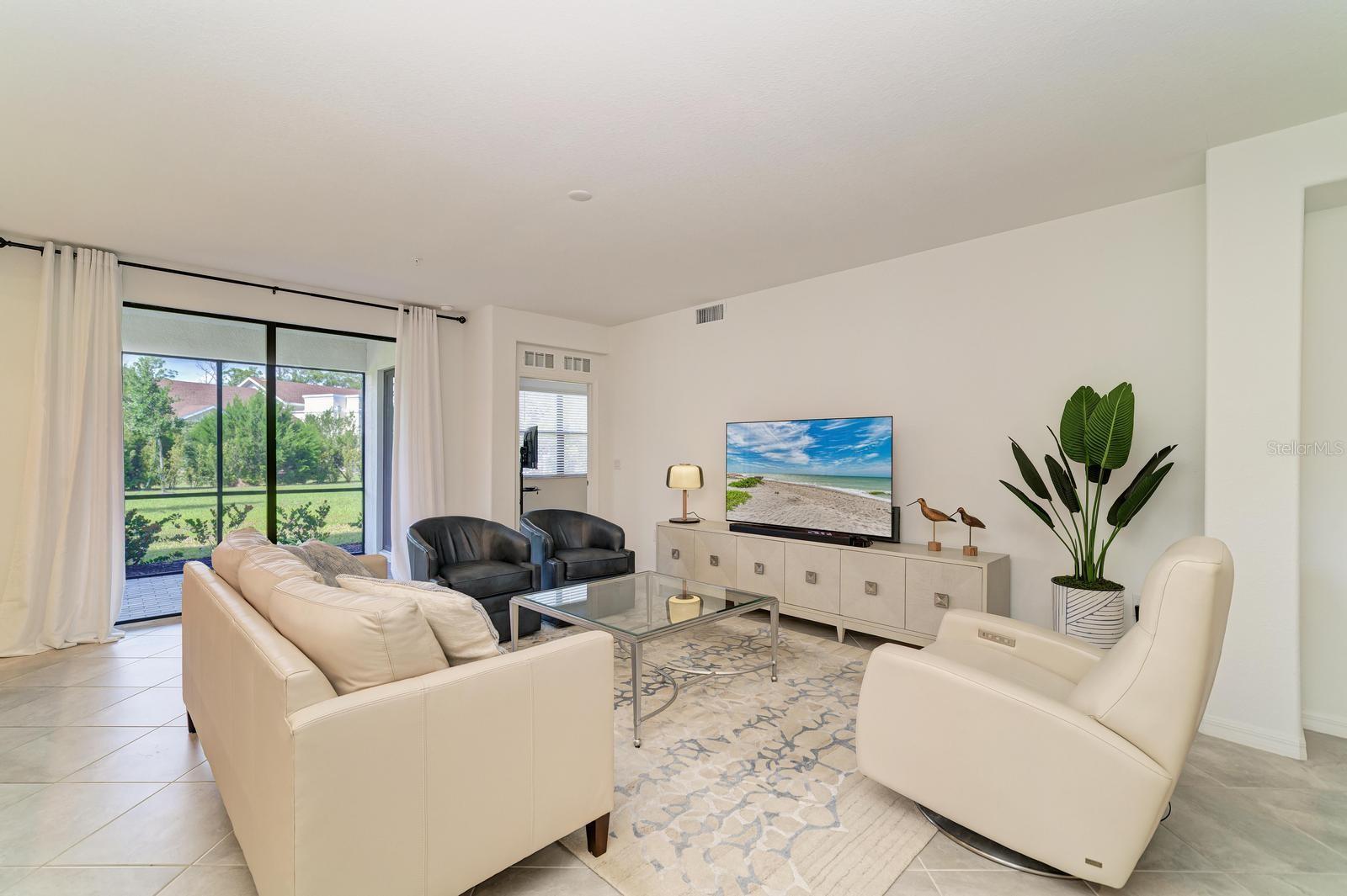 Image 7 of 26 For 5687 Honore Avenue 411