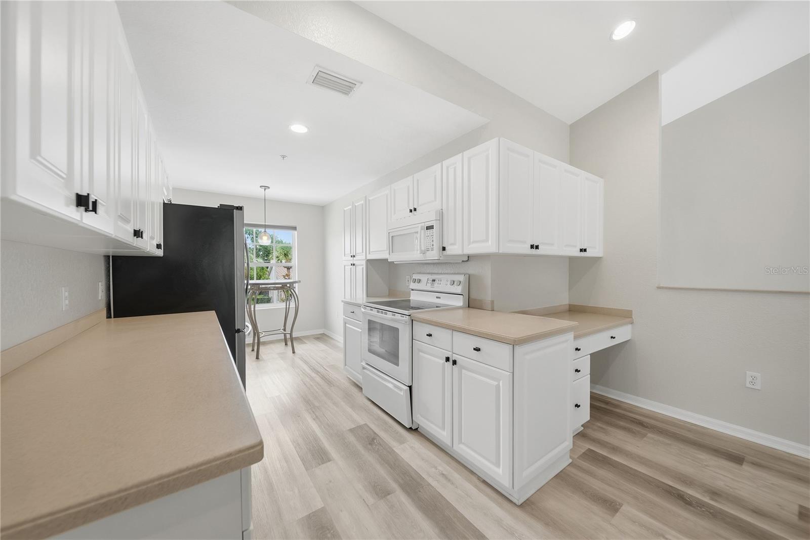 Image 11 of 38 For 7660 Sweetbay Circle