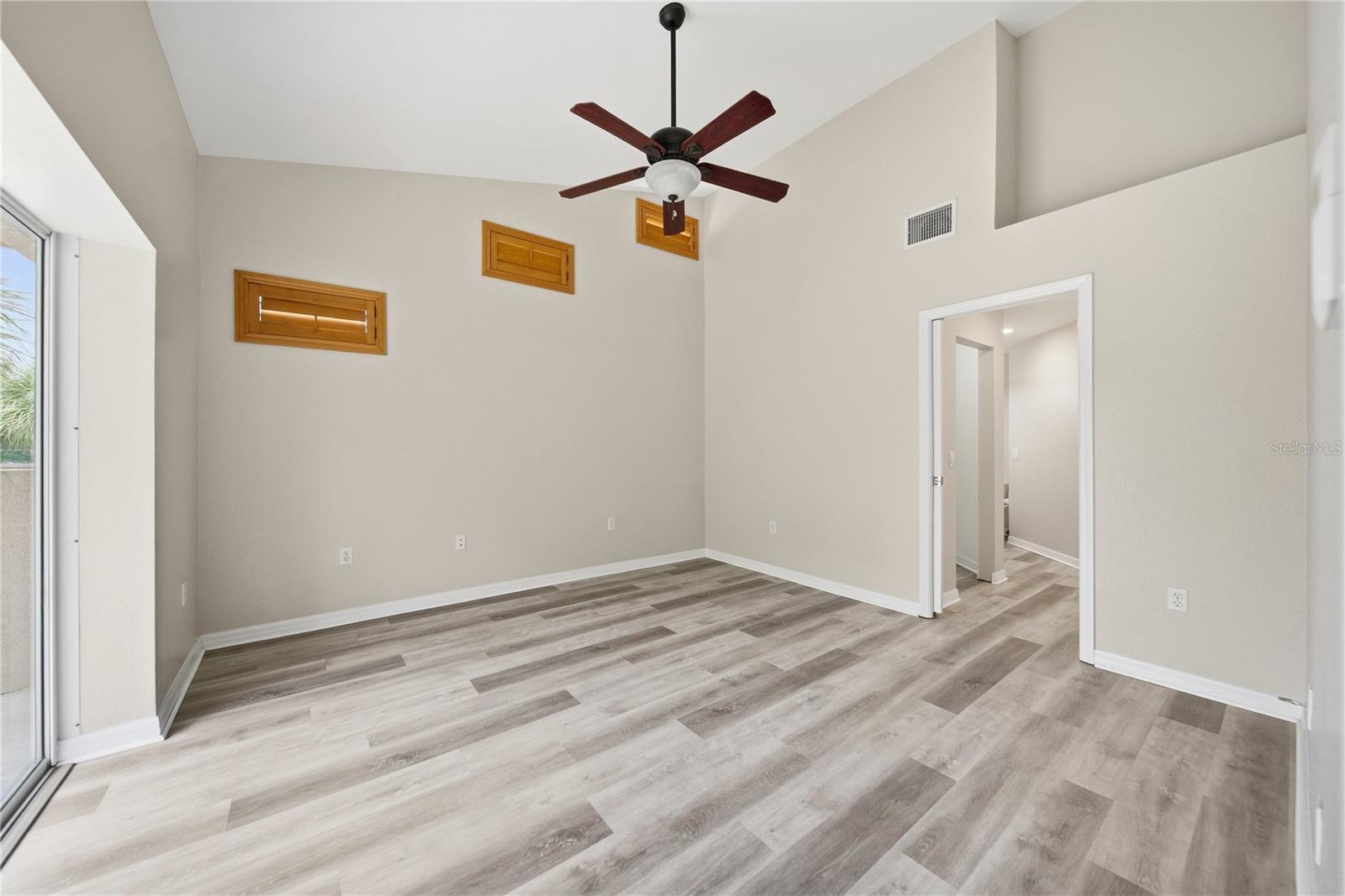 Image 18 of 38 For 7660 Sweetbay Circle