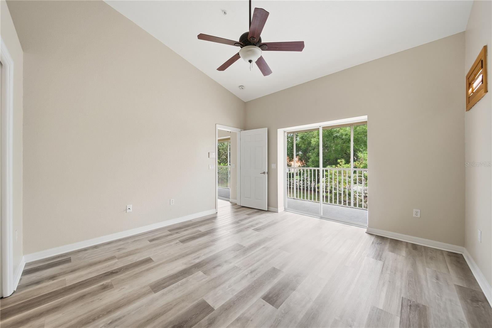 Image 19 of 38 For 7660 Sweetbay Circle