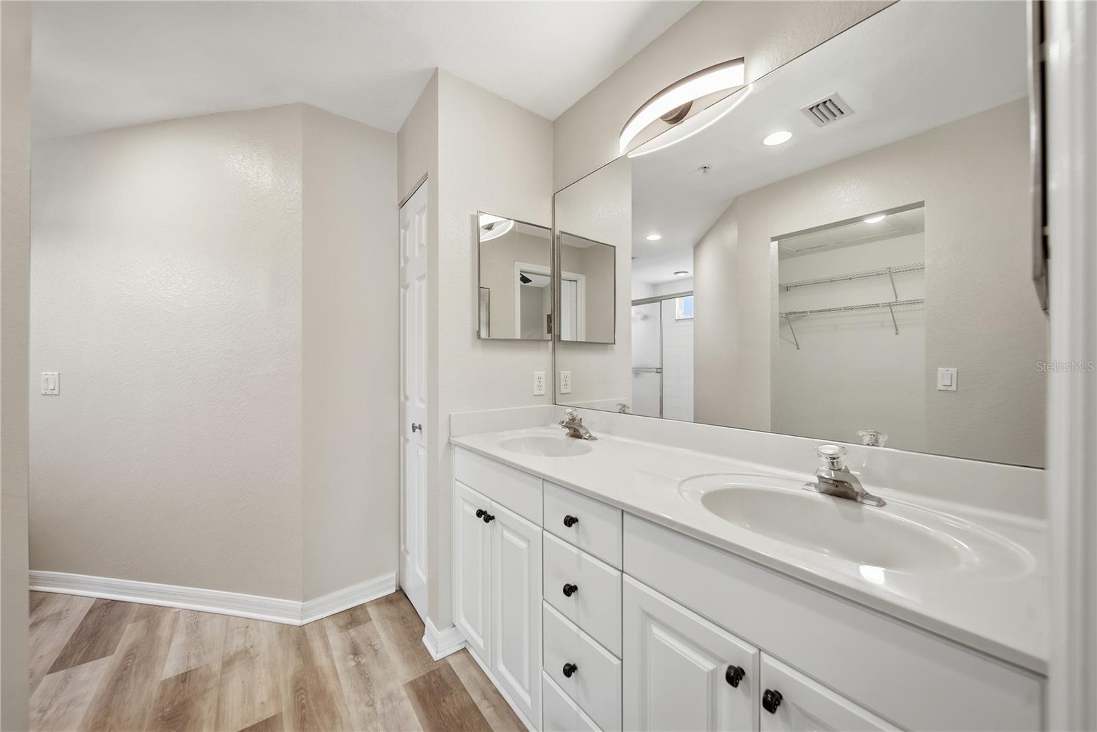 Image 21 of 38 For 7660 Sweetbay Circle