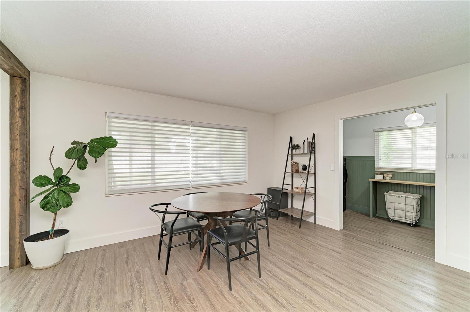 Image 17 of 51 For 7611 18th Avenue Nw