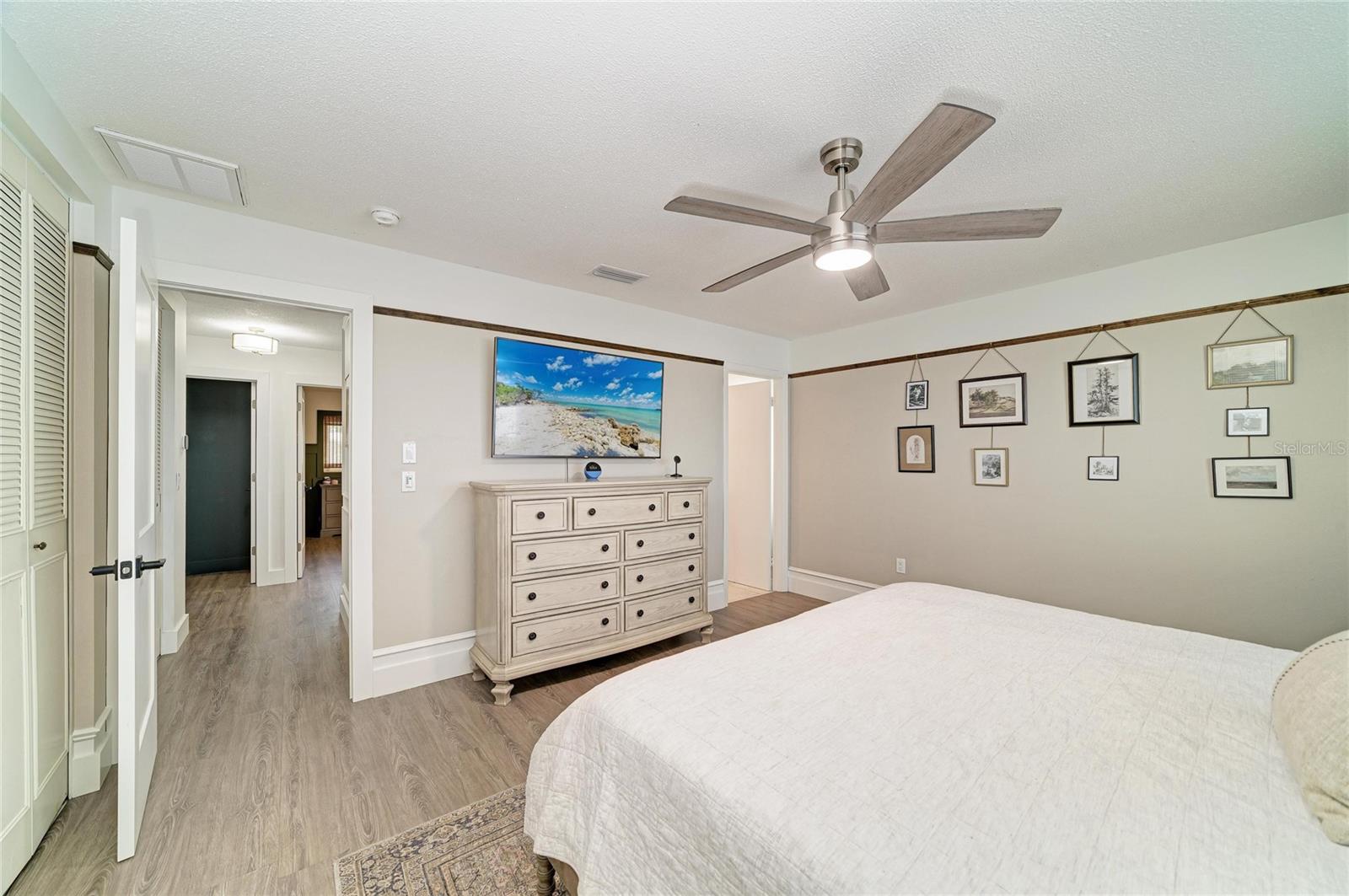 Image 23 of 51 For 7611 18th Avenue Nw