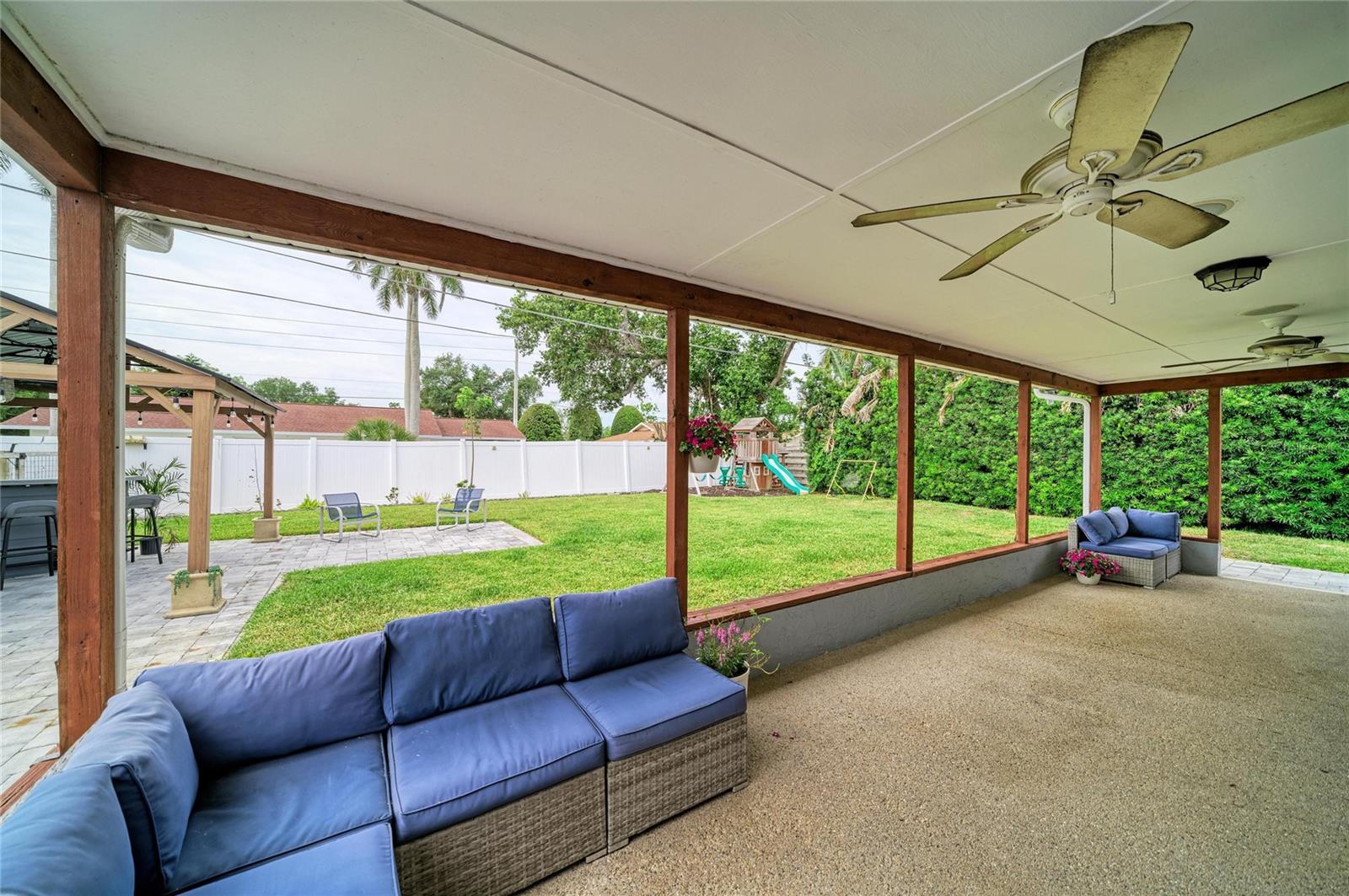 Image 33 of 51 For 7611 18th Avenue Nw