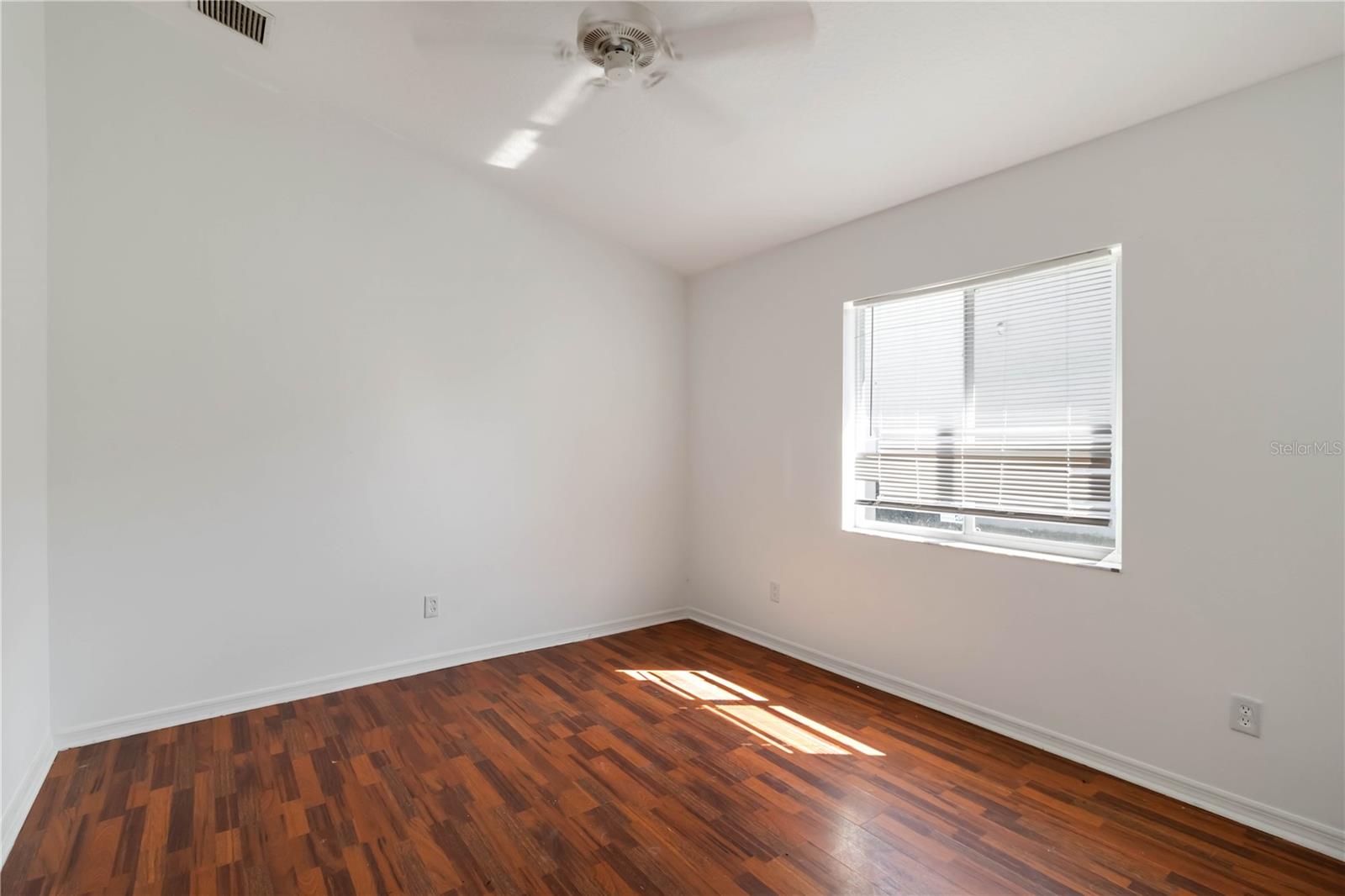 Image 17 of 30 For 6214 35th Avenue E
