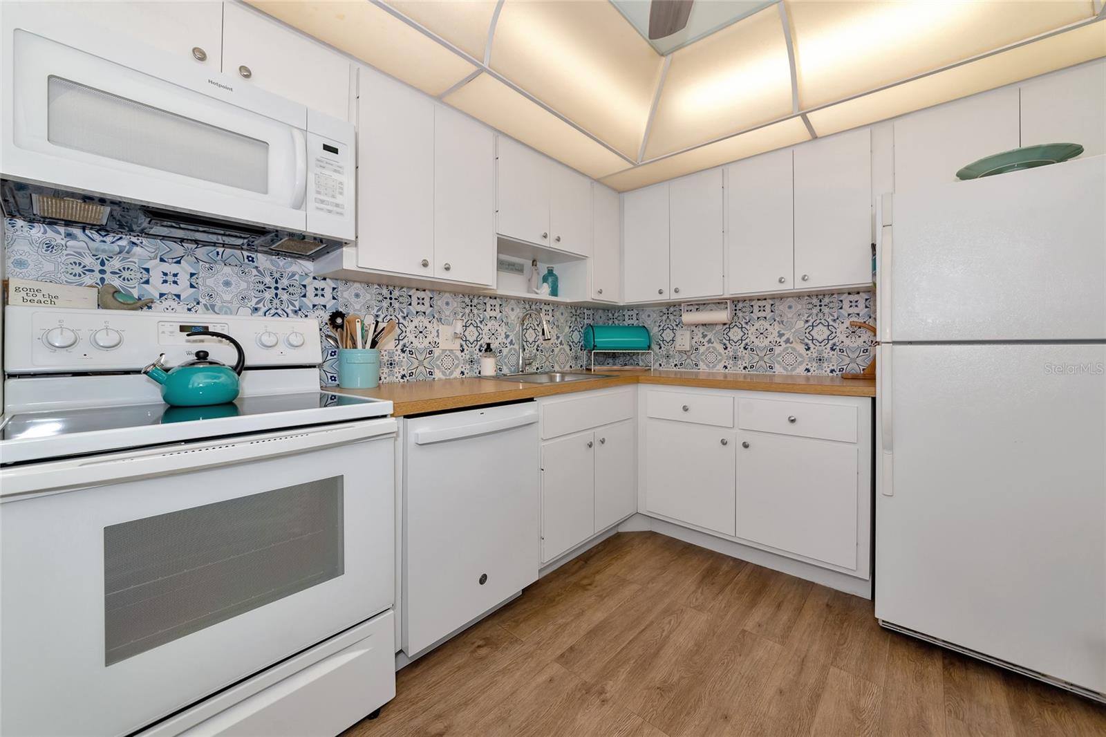 Image 9 of 75 For 7461 Country Club Drive N 203