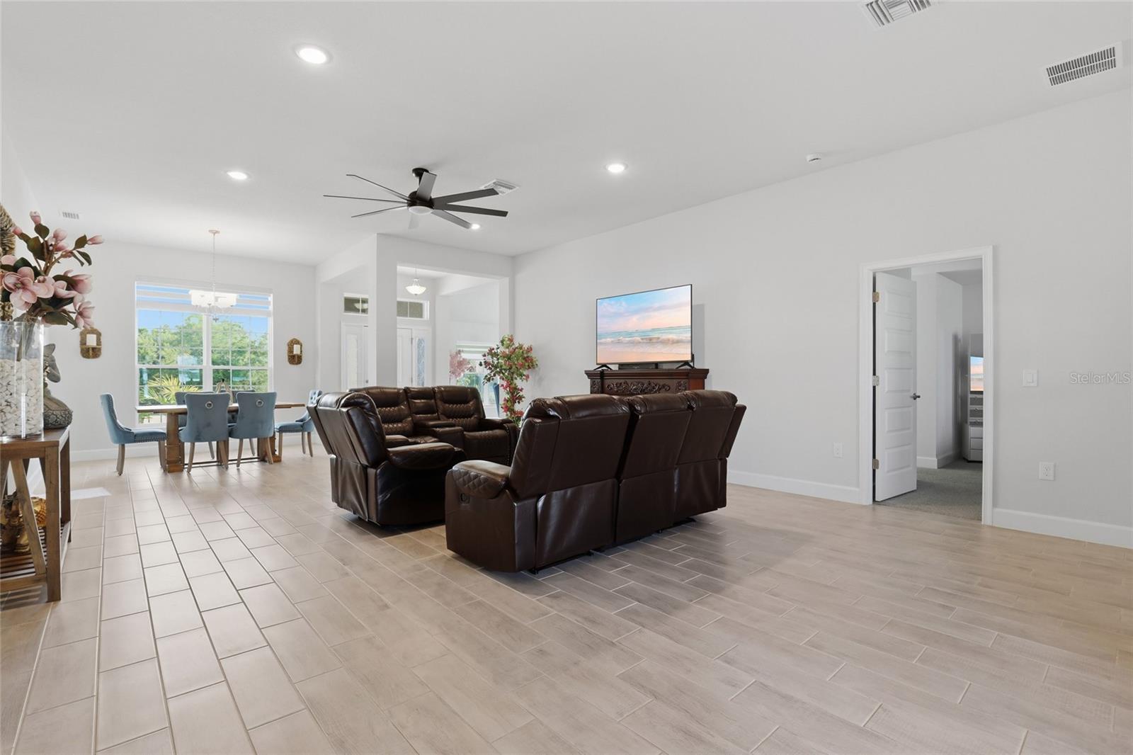Image 13 of 34 For 14735 Keystone Boulevard