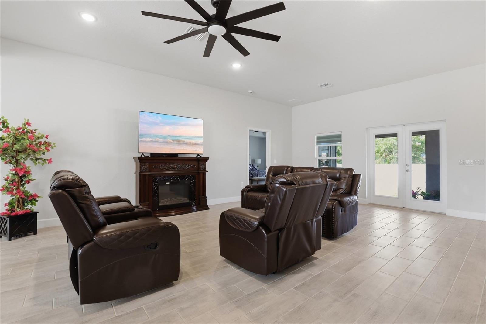 Image 14 of 34 For 14735 Keystone Boulevard