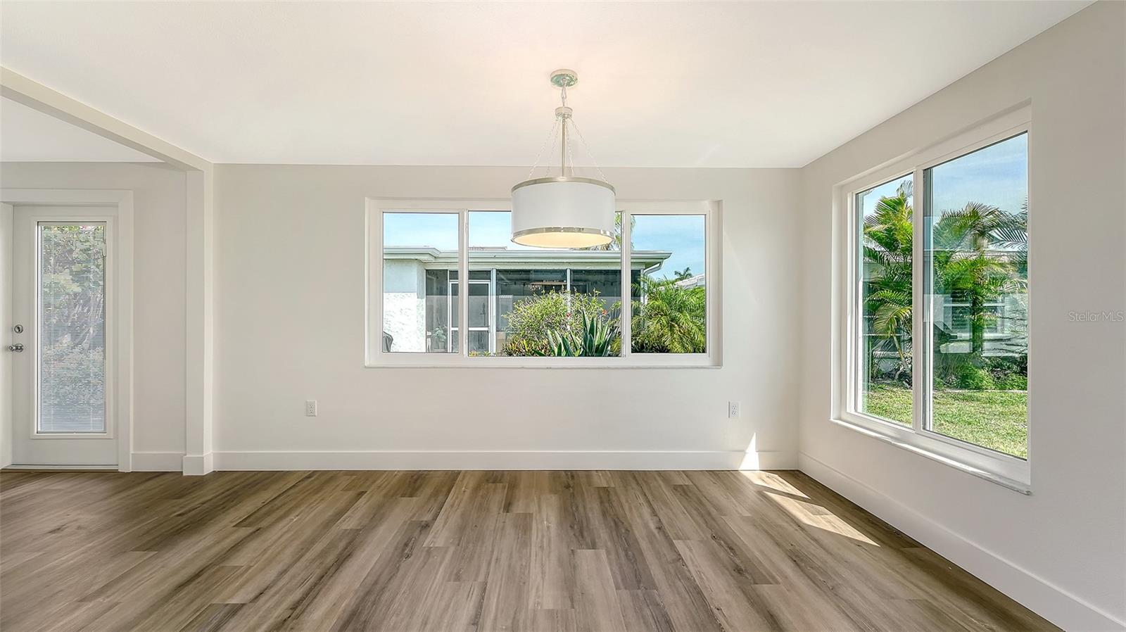 Image 14 of 59 For 711 Spanish Drive S