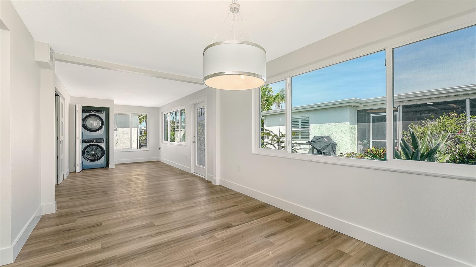 Image 15 of 59 For 711 Spanish Drive S