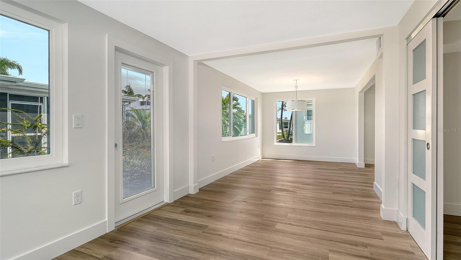 Image 18 of 59 For 711 Spanish Drive S