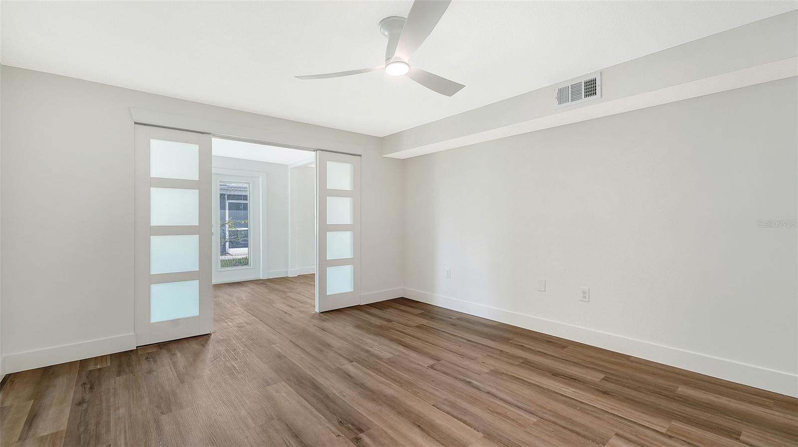 Image 21 of 59 For 711 Spanish Drive S