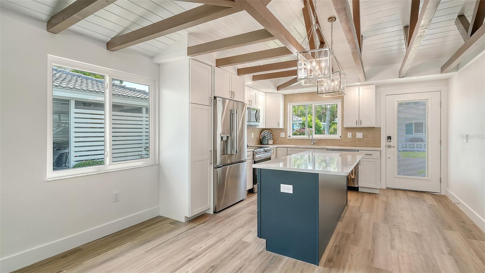 Image 7 of 59 For 711 Spanish Drive S