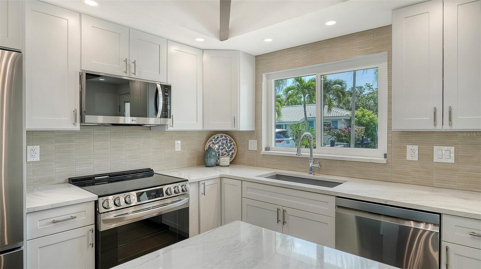 Image 9 of 59 For 711 Spanish Drive S