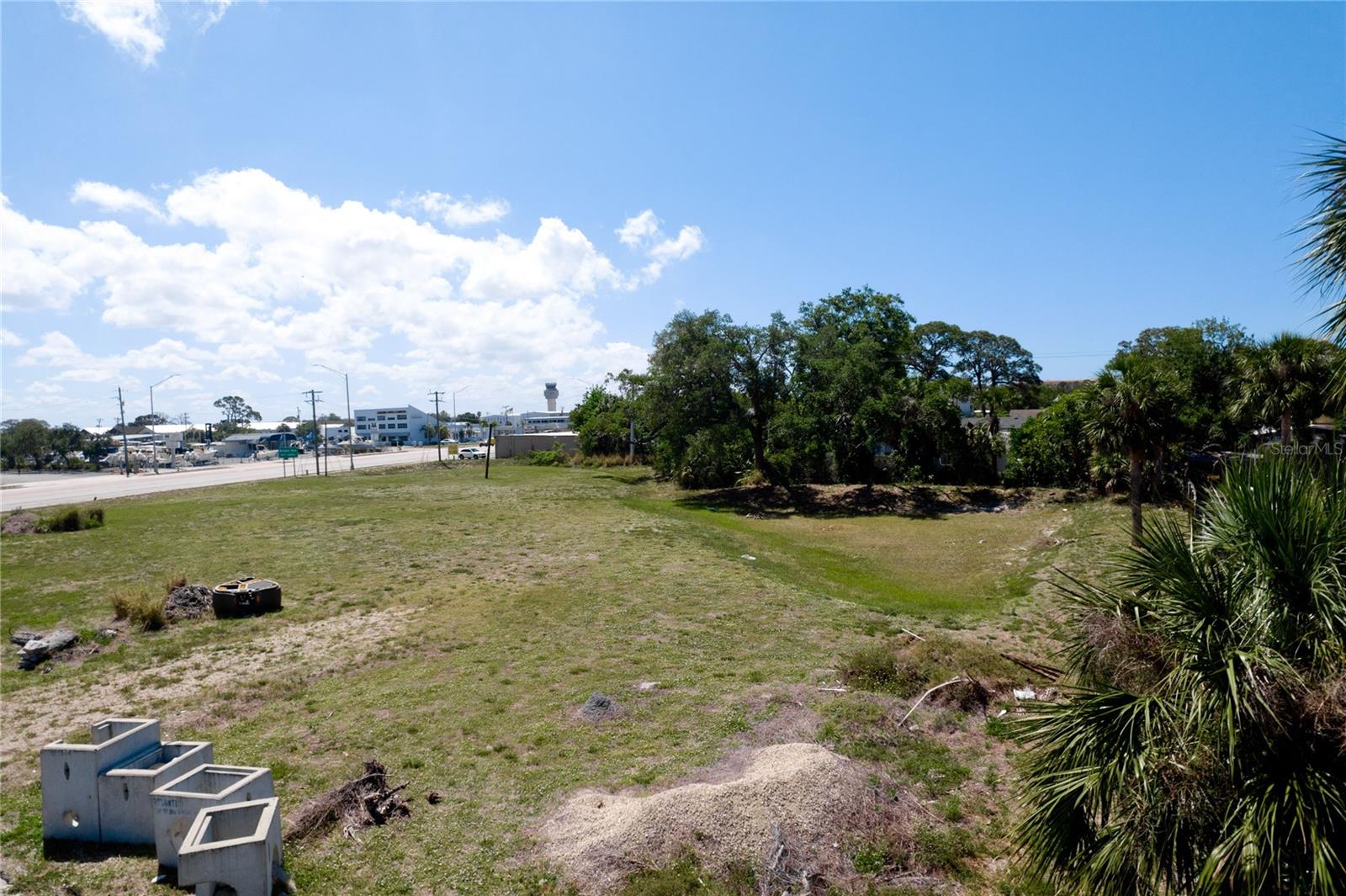 Image 4 of 9 For 7972 Tamiami Trail