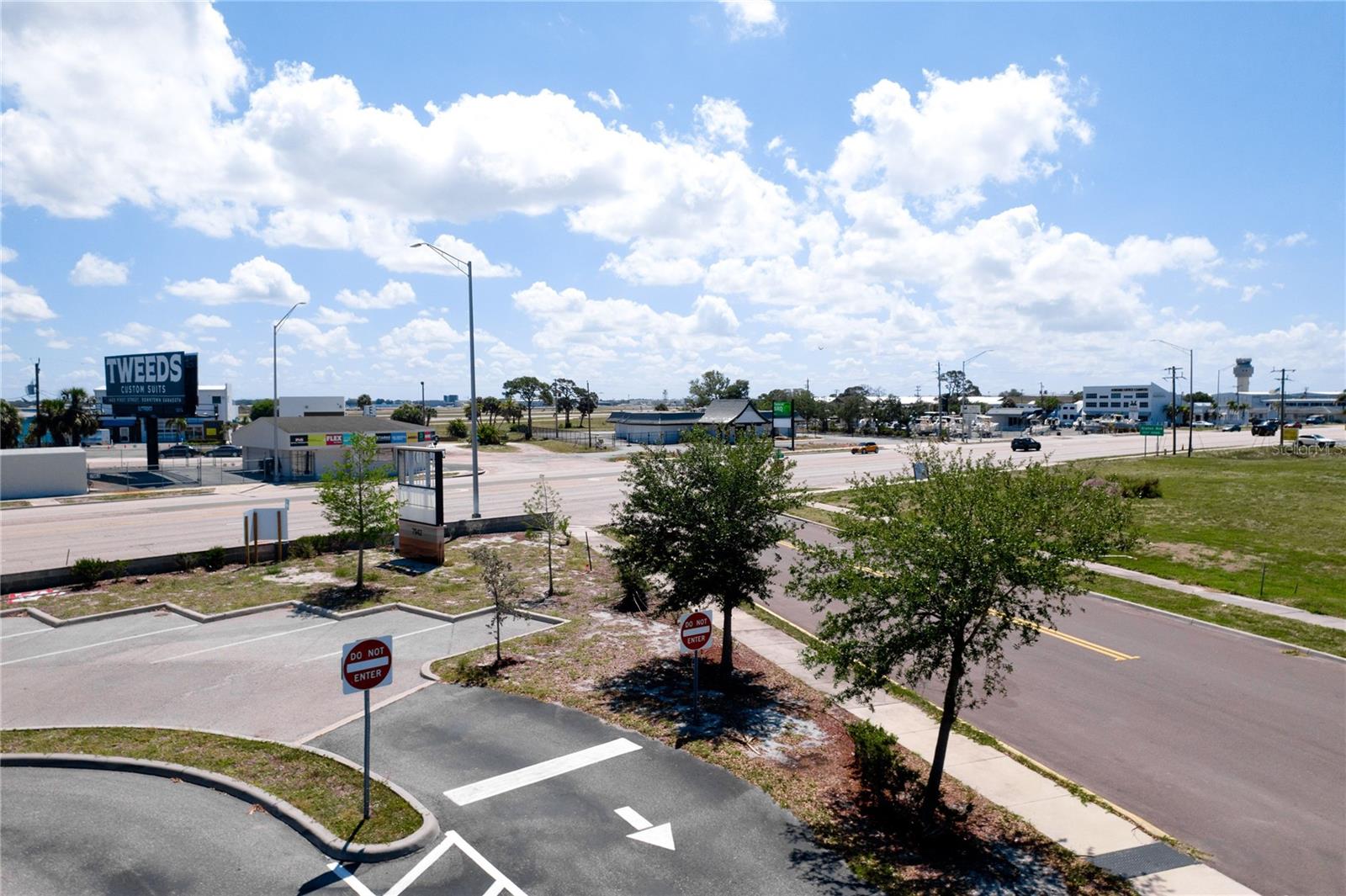 Image 7 of 9 For 7972 Tamiami Trail