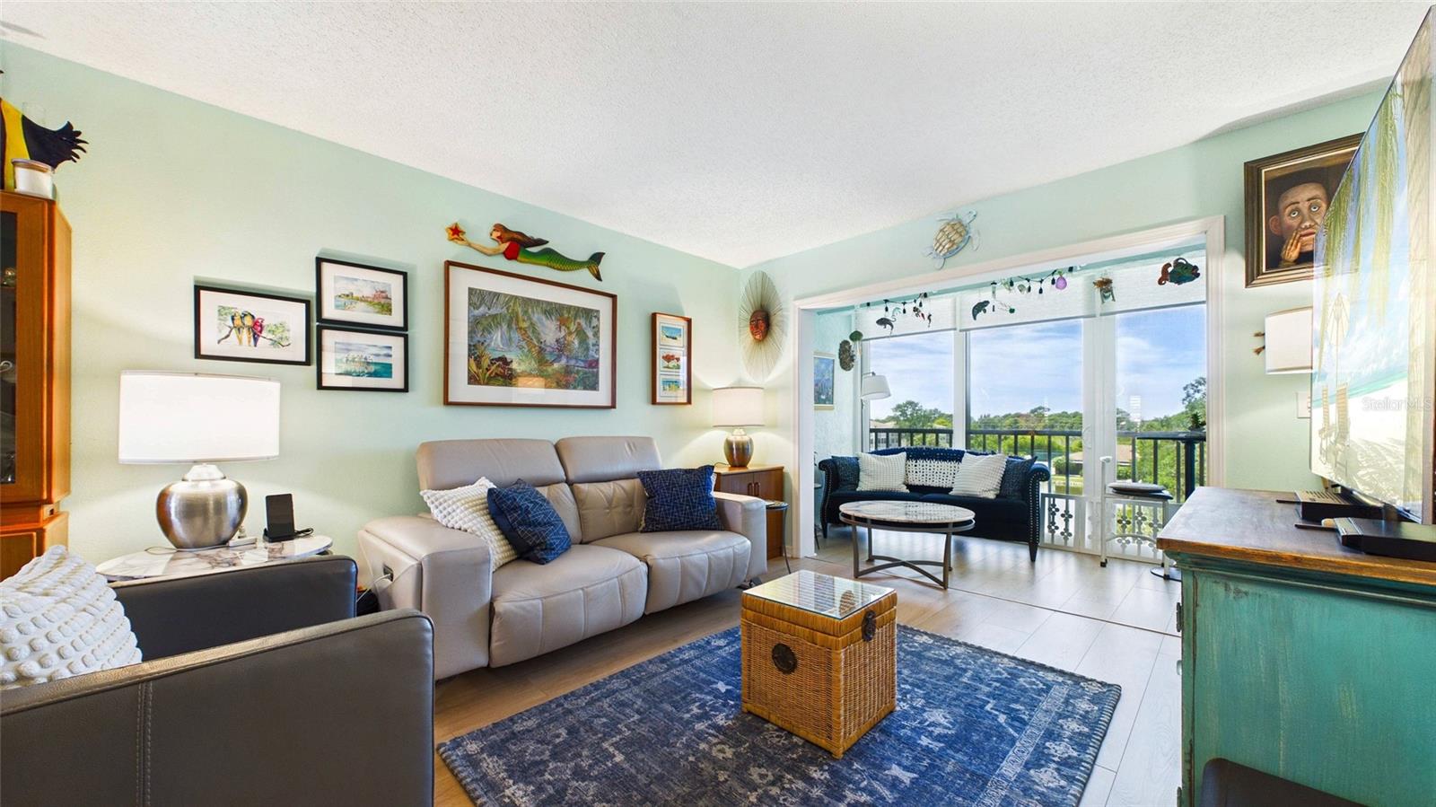 Listing photo id 9 for 5775 Park Street N 410