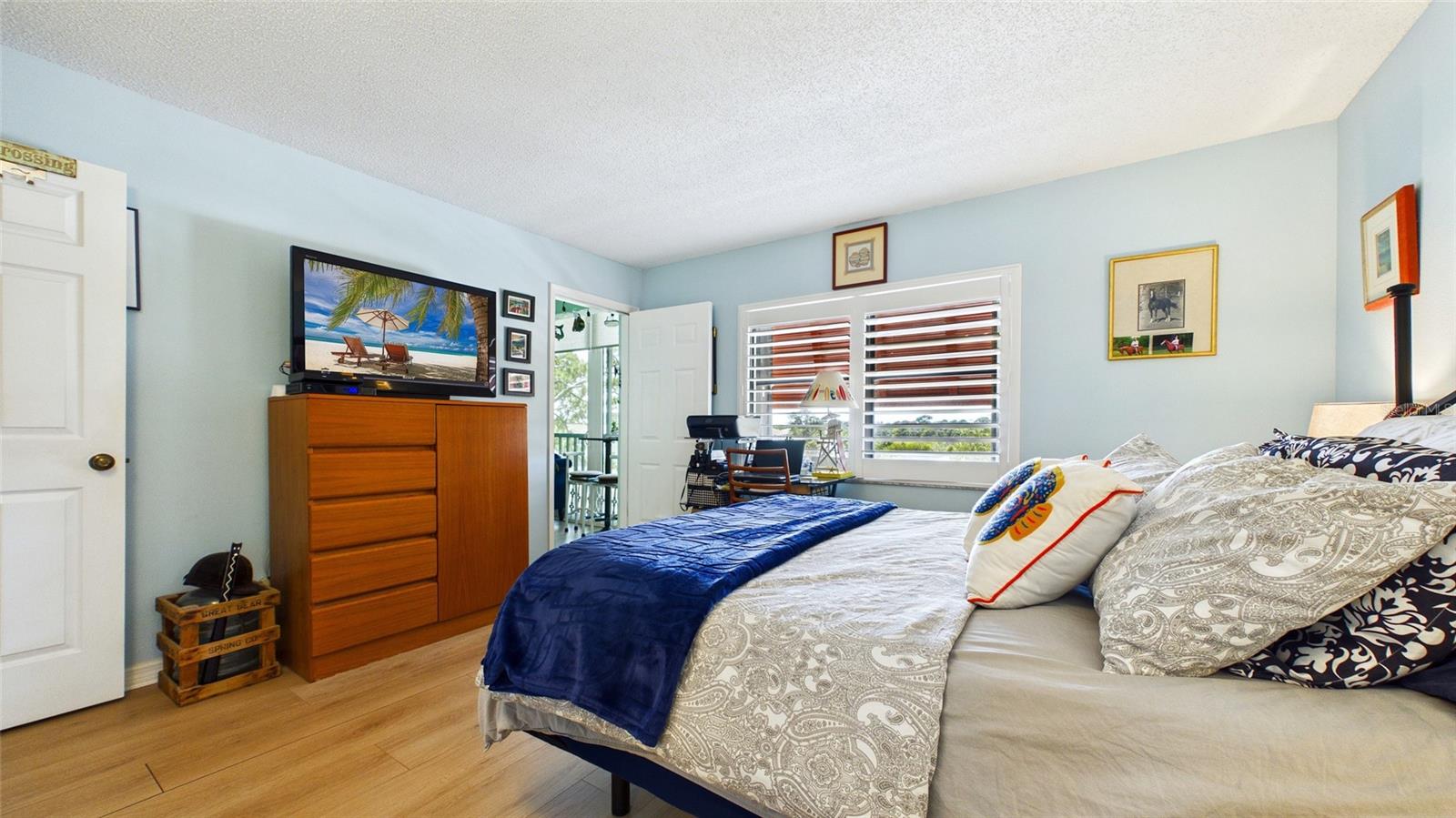 Listing photo id 19 for 5775 Park Street N 410