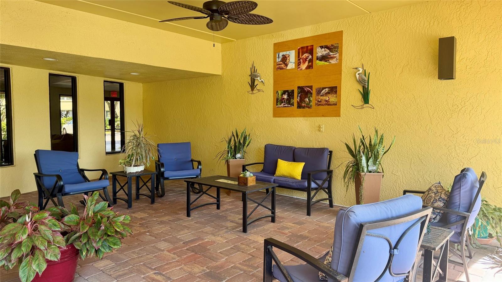 Listing photo id 25 for 5775 Park Street N 410