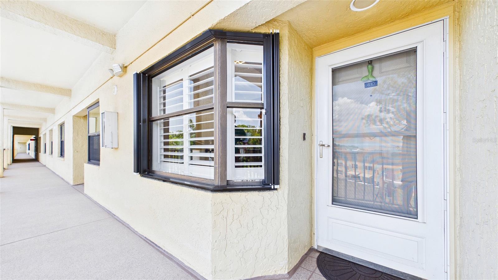 Listing photo id 1 for 5775 Park Street N 410