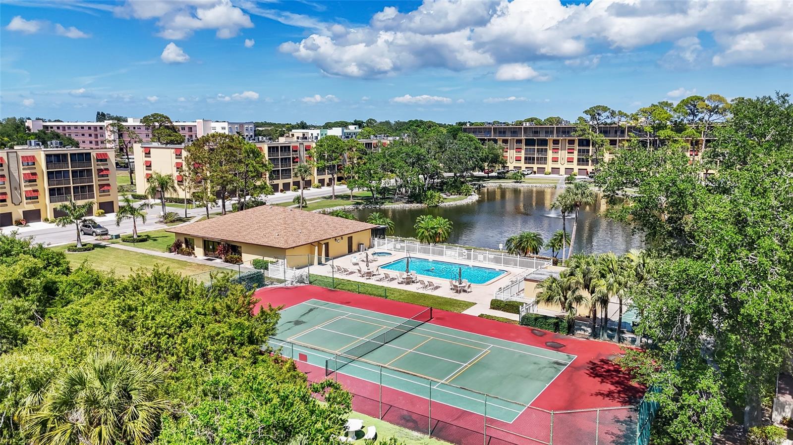Listing photo id 35 for 5775 Park Street N 410
