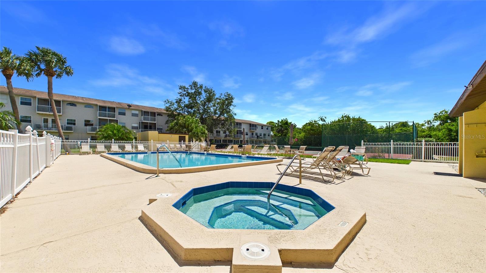 Listing photo id 36 for 5775 Park Street N 410