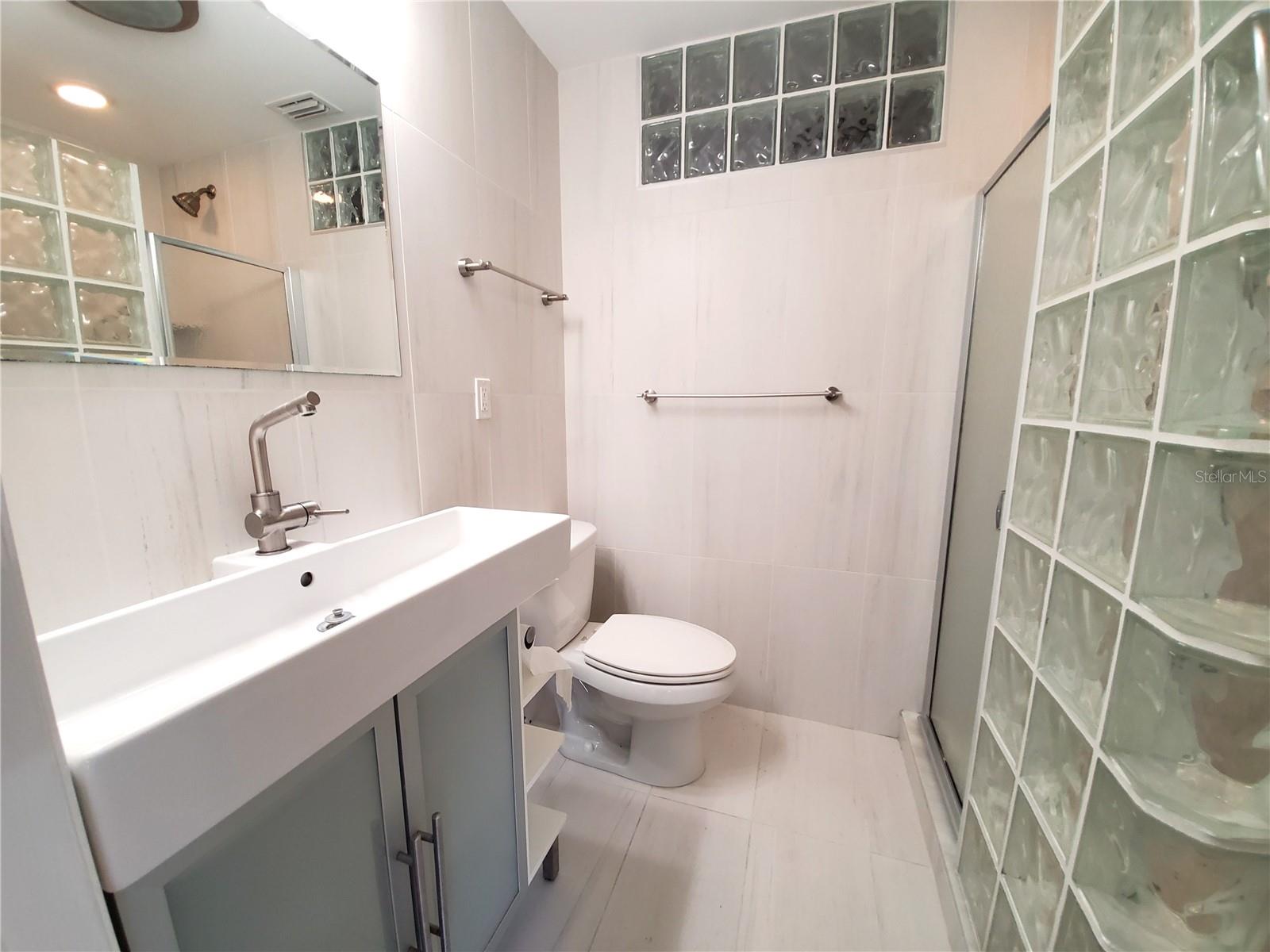 Image 10 of 27 For 5015 Eastchester Drive