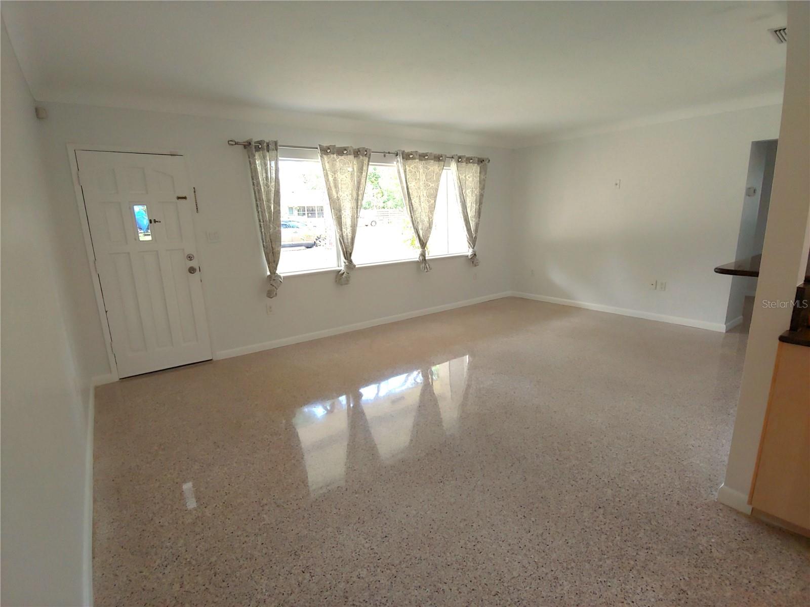 Image 3 of 27 For 5015 Eastchester Drive