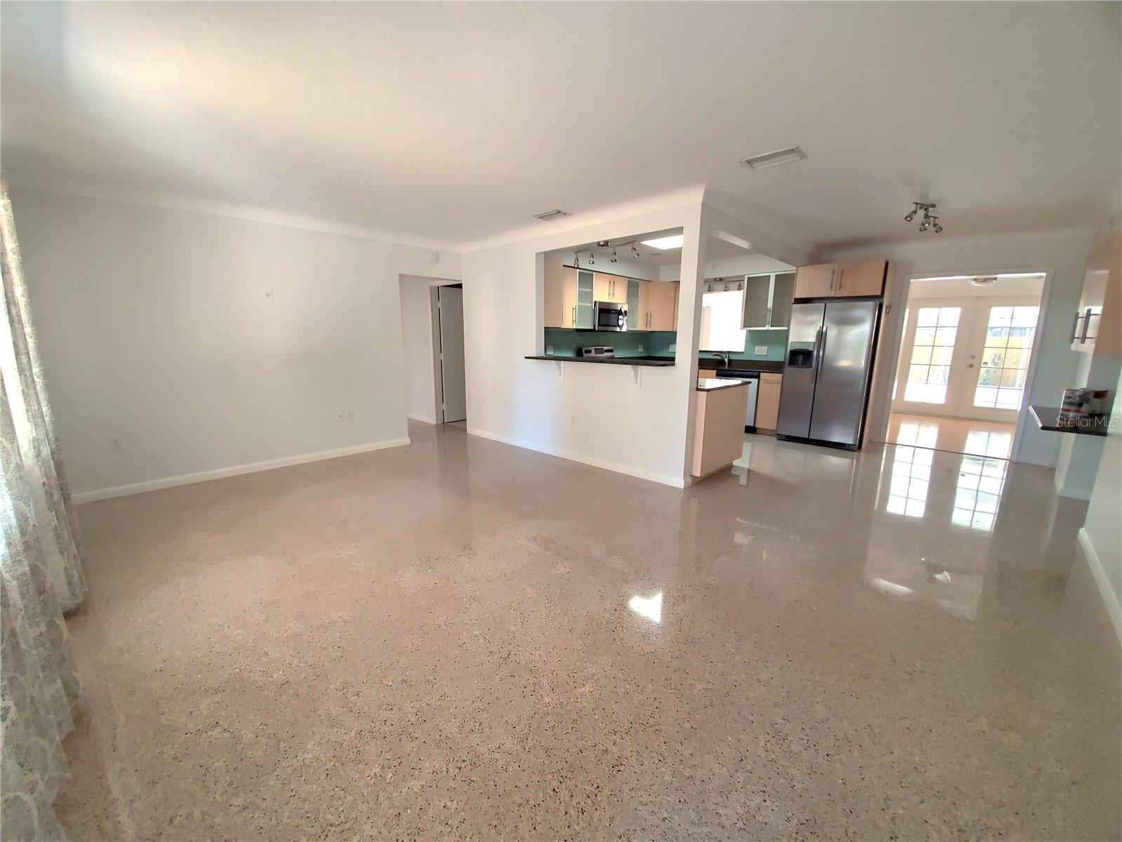 Image 4 of 27 For 5015 Eastchester Drive