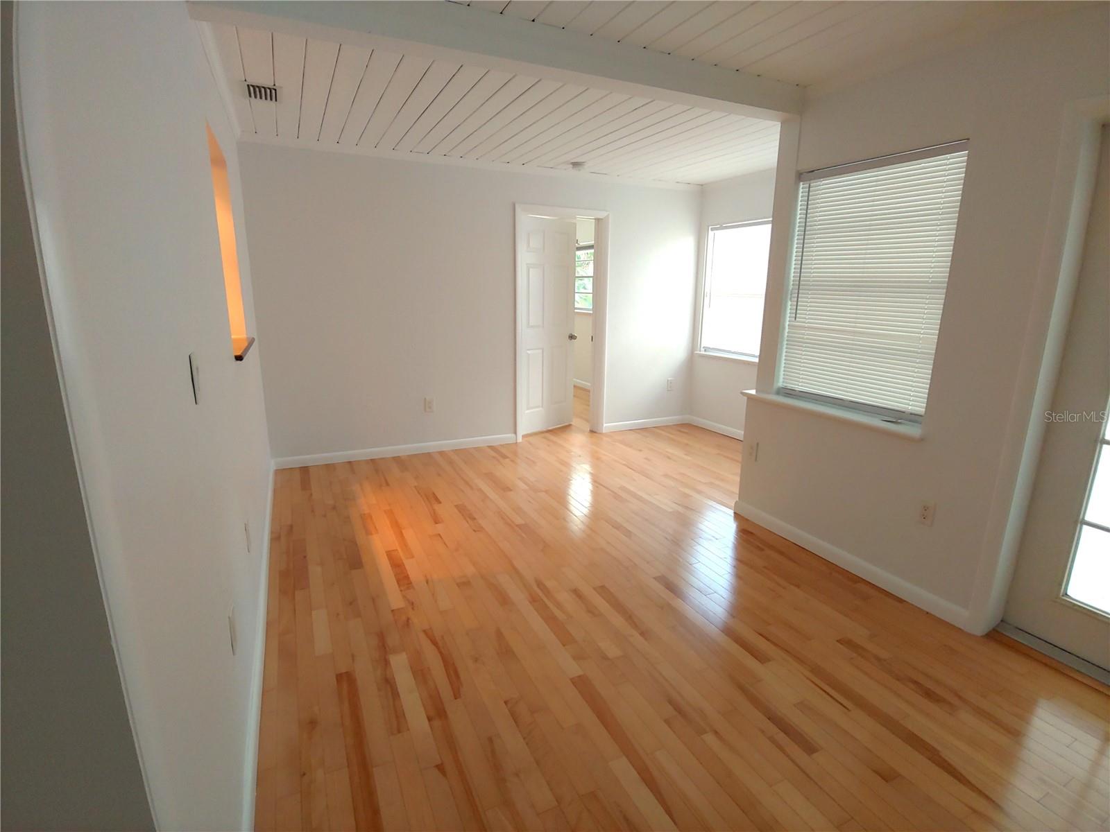 Image 7 of 27 For 5015 Eastchester Drive