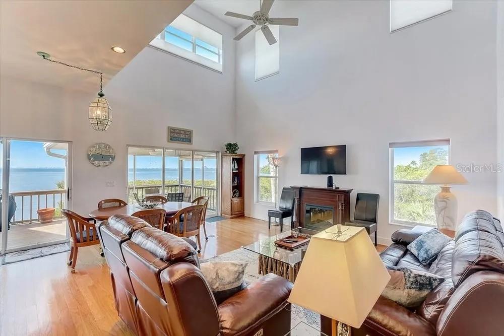 Image 12 of 23 For 2424 Bay Drive