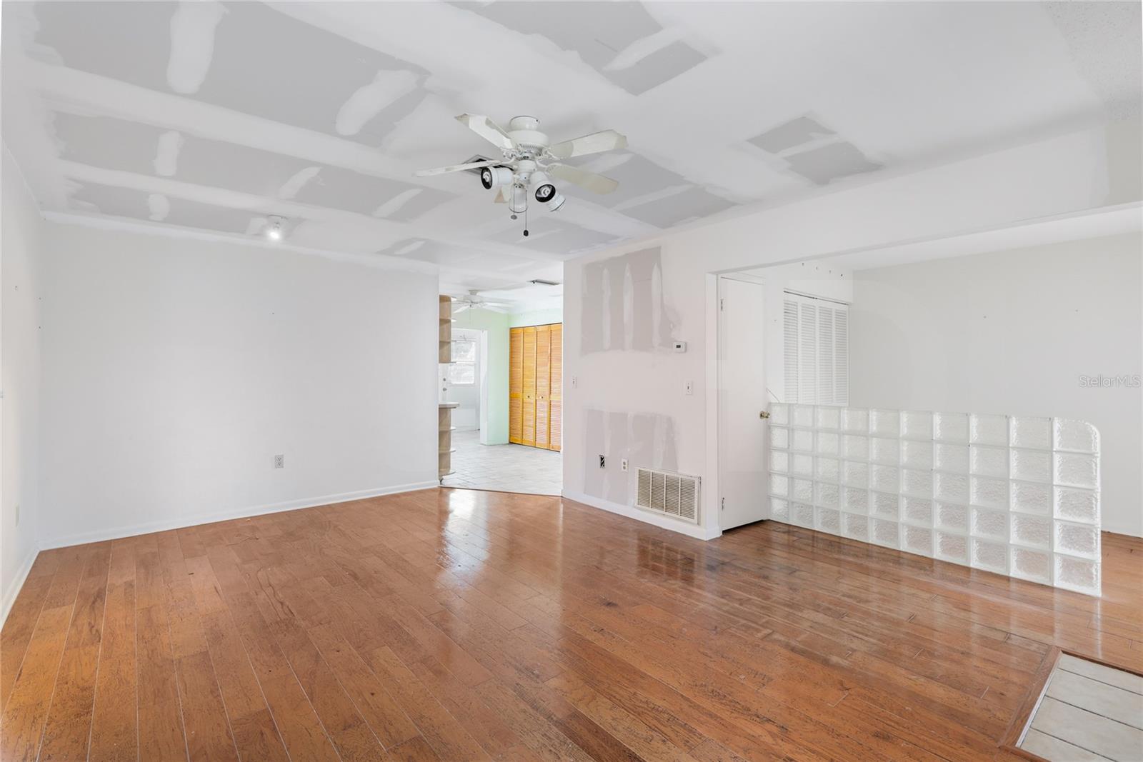 Image 4 of 31 For 3403 41st Street W 19