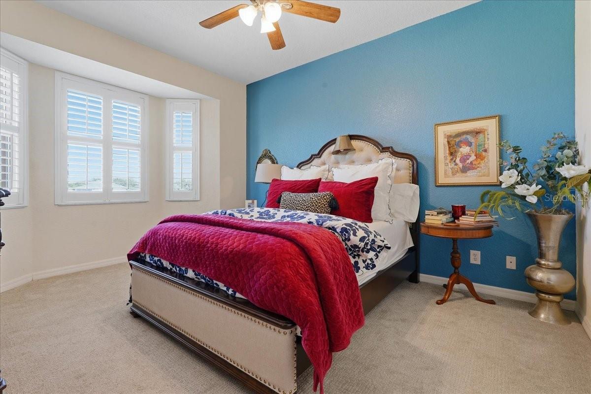 Image 11 of 45 For 819 Fairwaycove Lane 204