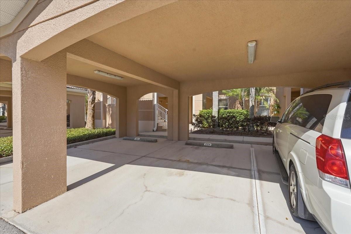 Image 2 of 45 For 819 Fairwaycove Lane 204