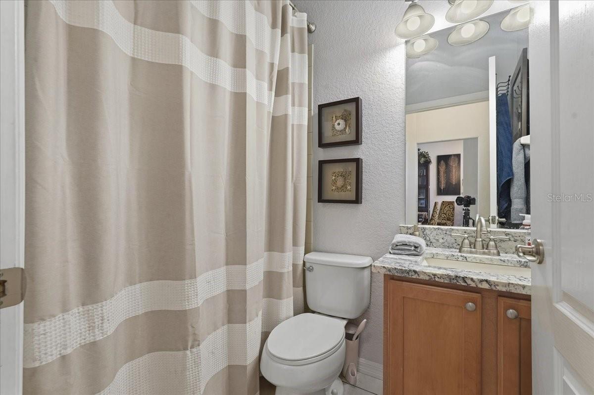 Image 30 of 45 For 819 Fairwaycove Lane 204