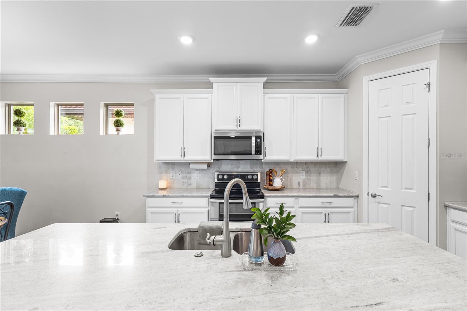 Image 13 of 63 For 352 Toscavilla Boulevard