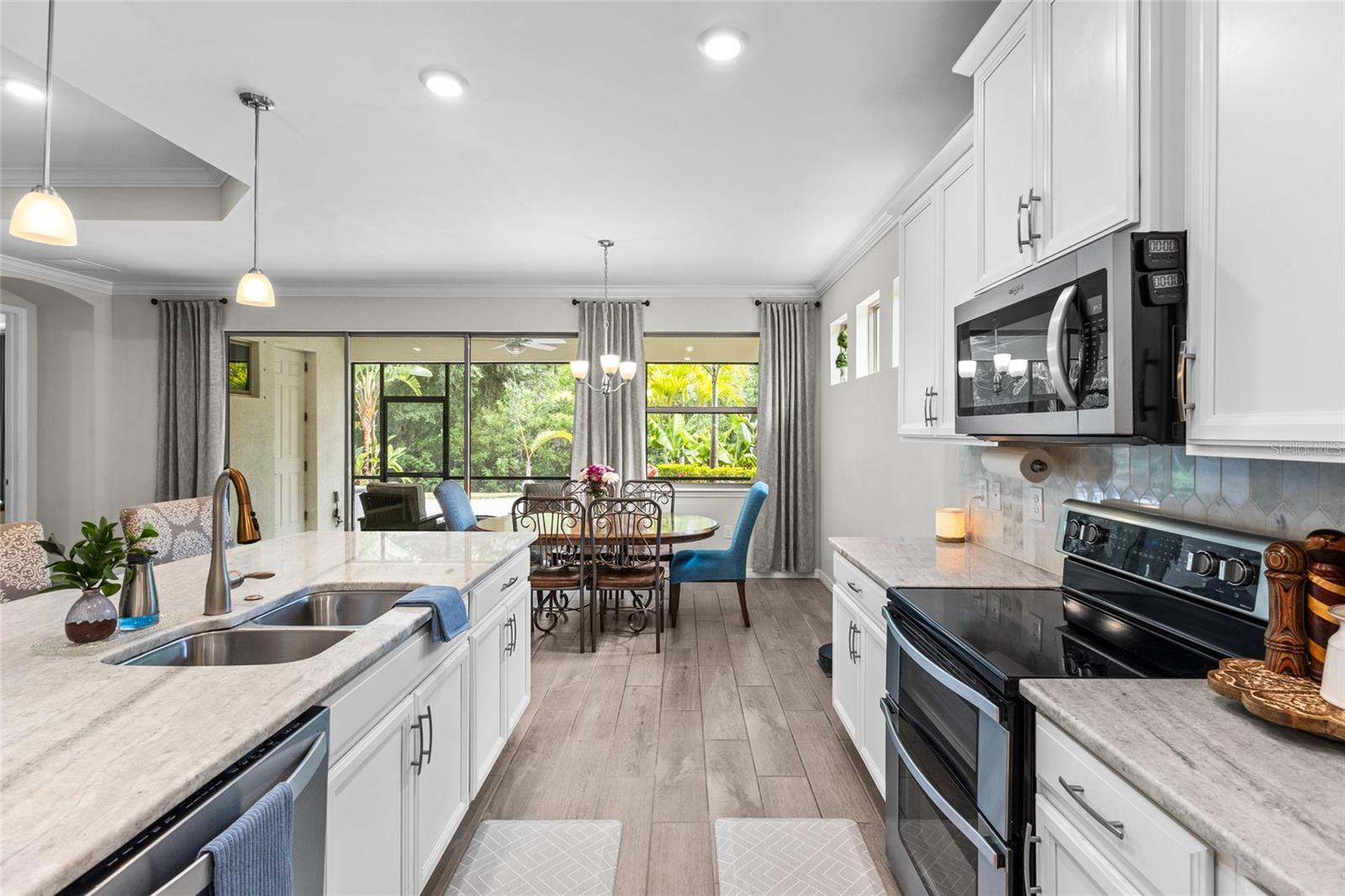 Image 16 of 63 For 352 Toscavilla Boulevard