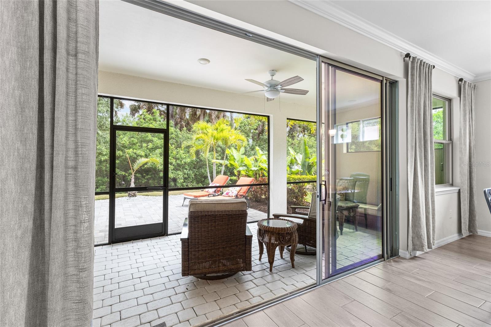 Image 17 of 63 For 352 Toscavilla Boulevard