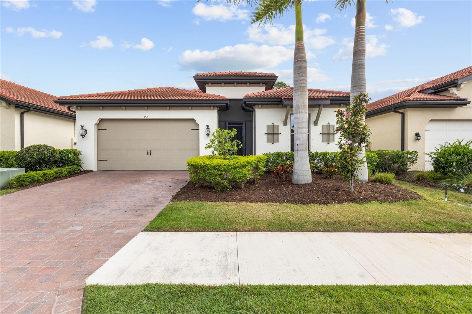 Image 2 of 63 For 352 Toscavilla Boulevard
