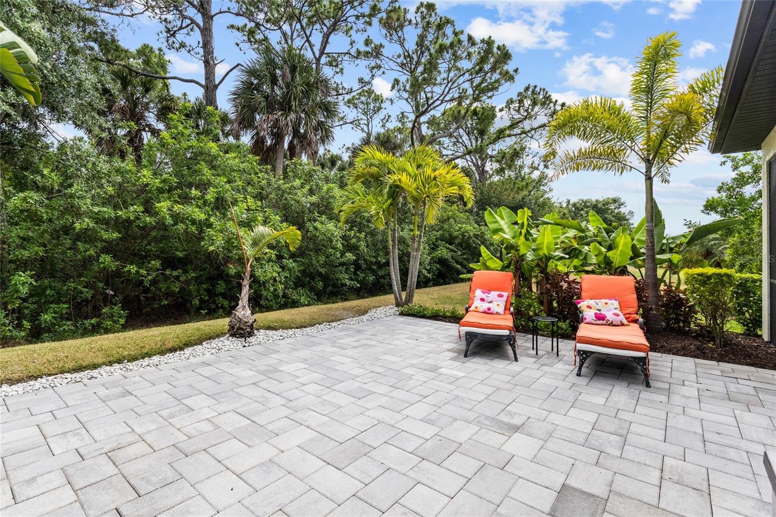 Image 39 of 63 For 352 Toscavilla Boulevard