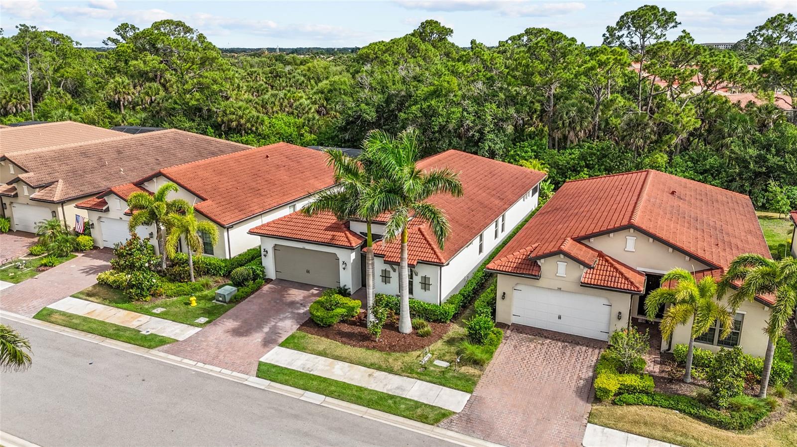 Image 43 of 63 For 352 Toscavilla Boulevard
