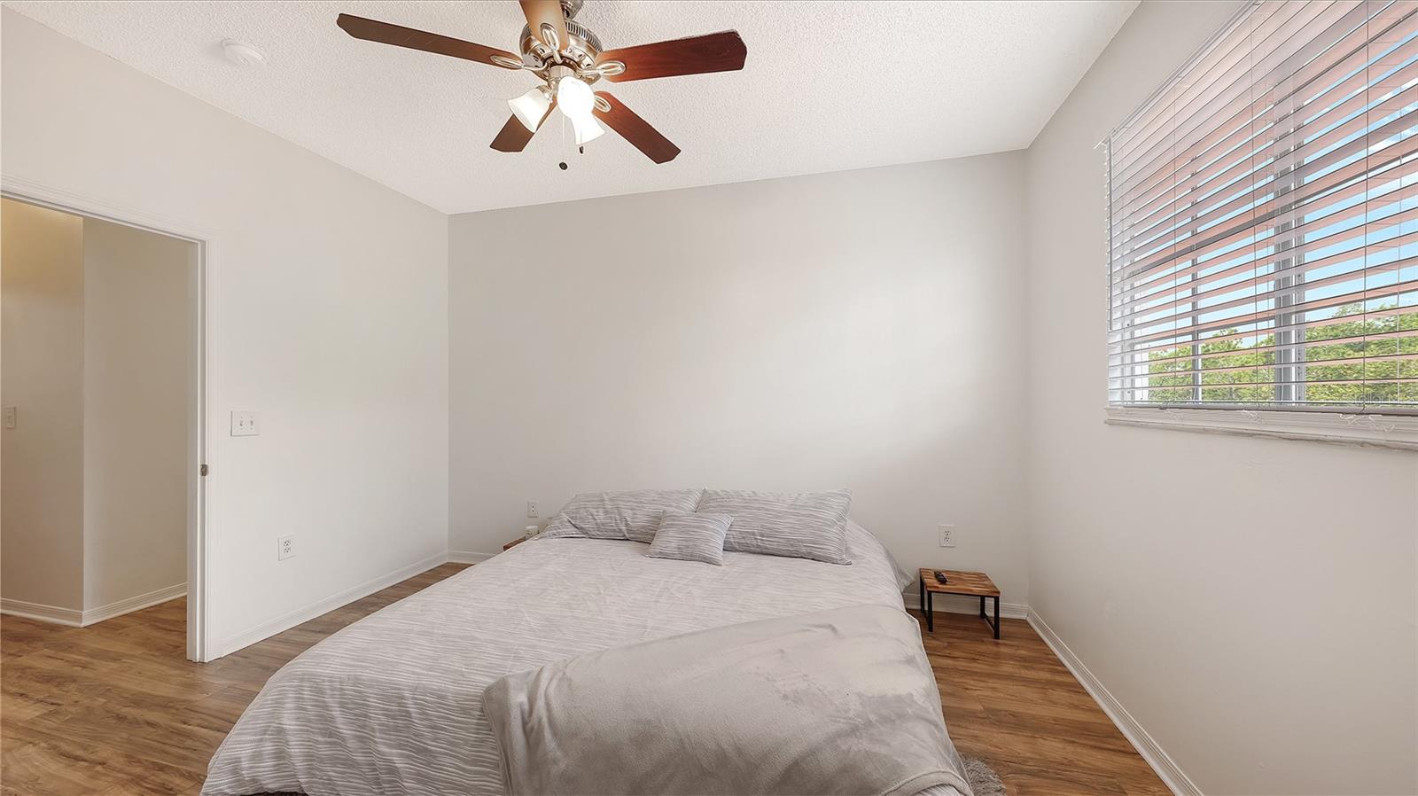 Image 19 of 74 For 5001 Baraldi Circle 22-202