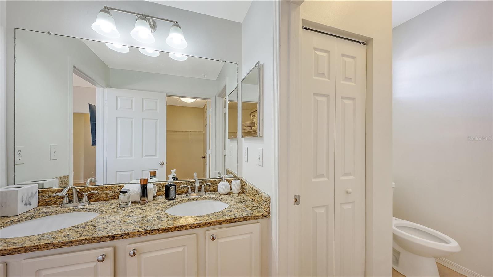 Image 22 of 74 For 5001 Baraldi Circle 22-202