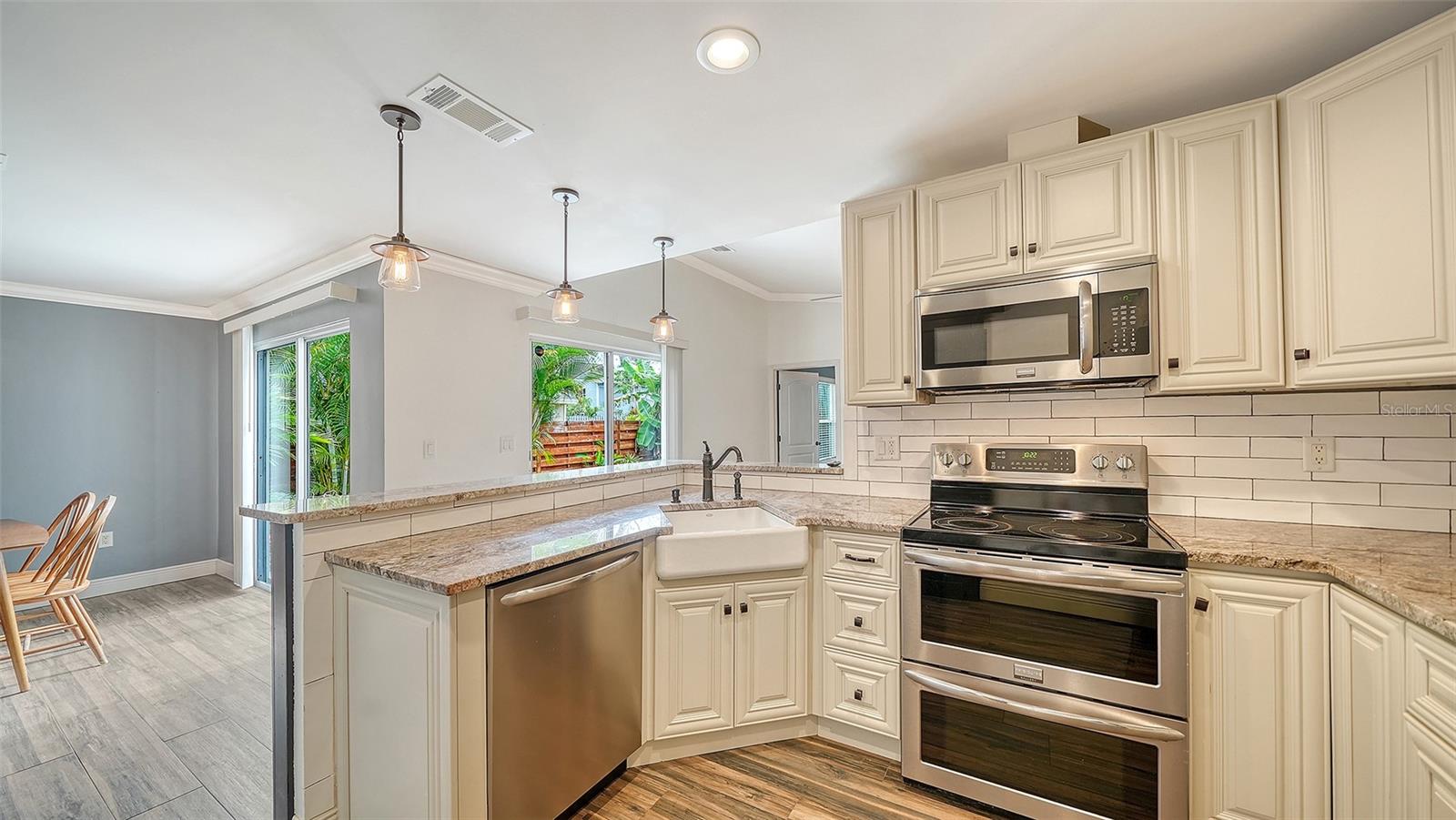 Image 14 of 37 For 361 Bearded Oaks Circle