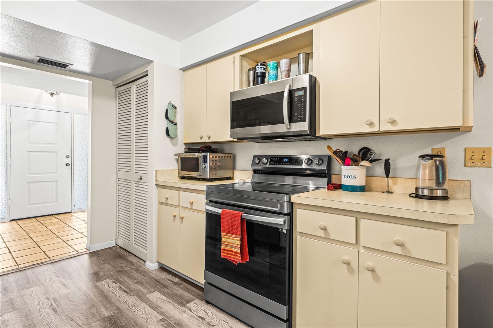 Image 18 of 57 For 4424 Meadow Creek Circle