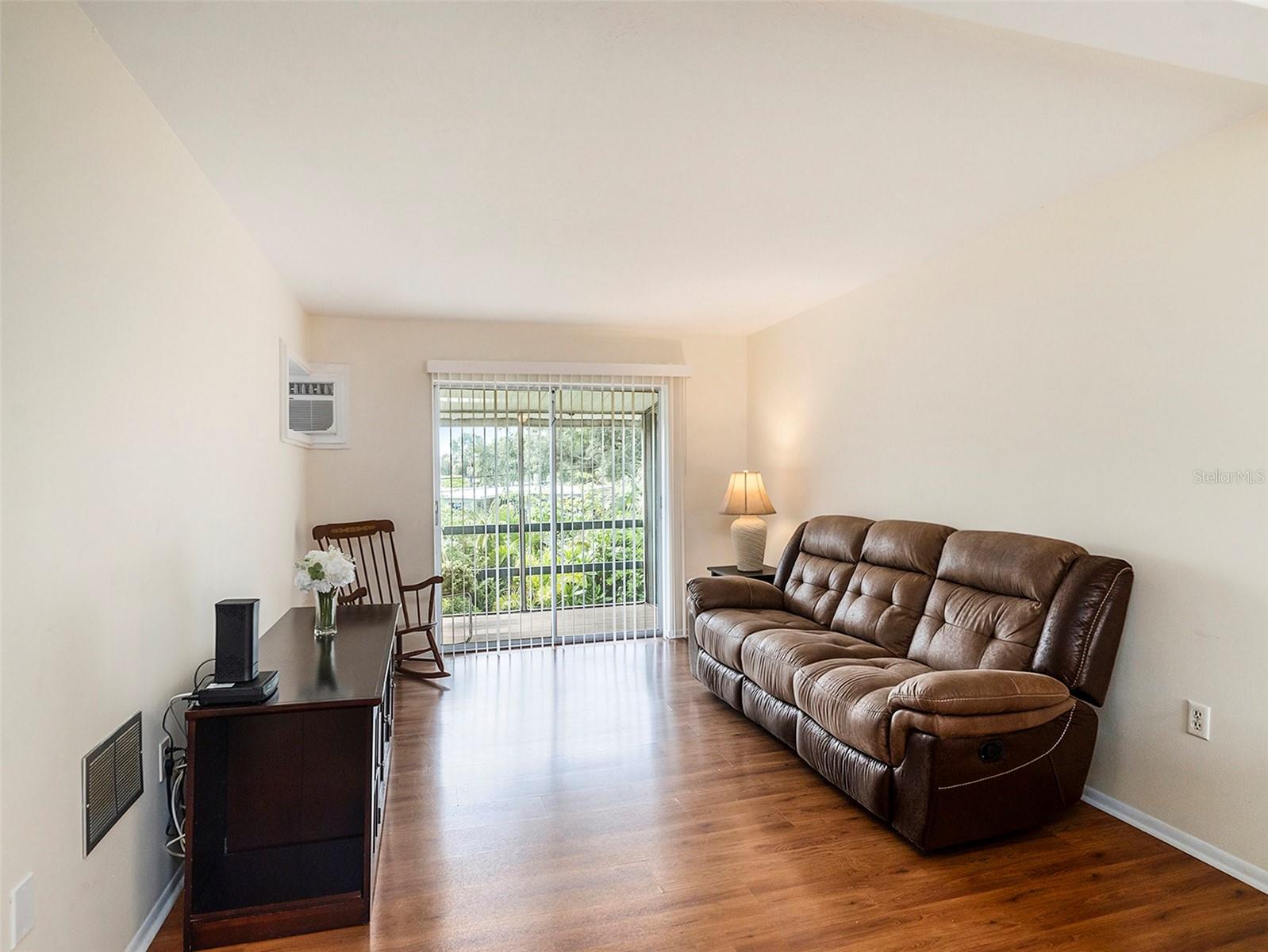 Image 5 of 14 For 1859 Restful Drive L26