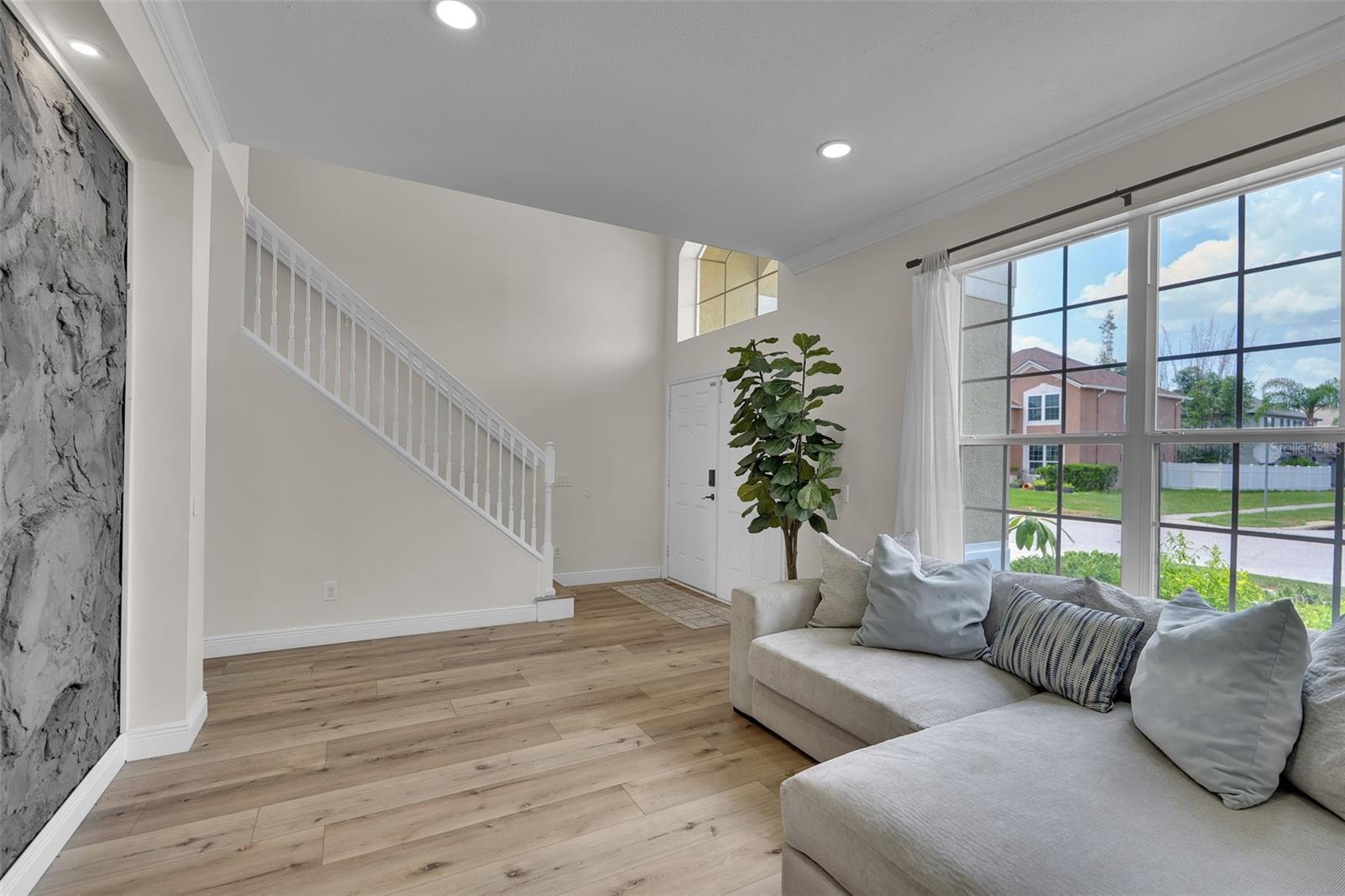 Image 4 of 63 For 1250 Loretto Circle