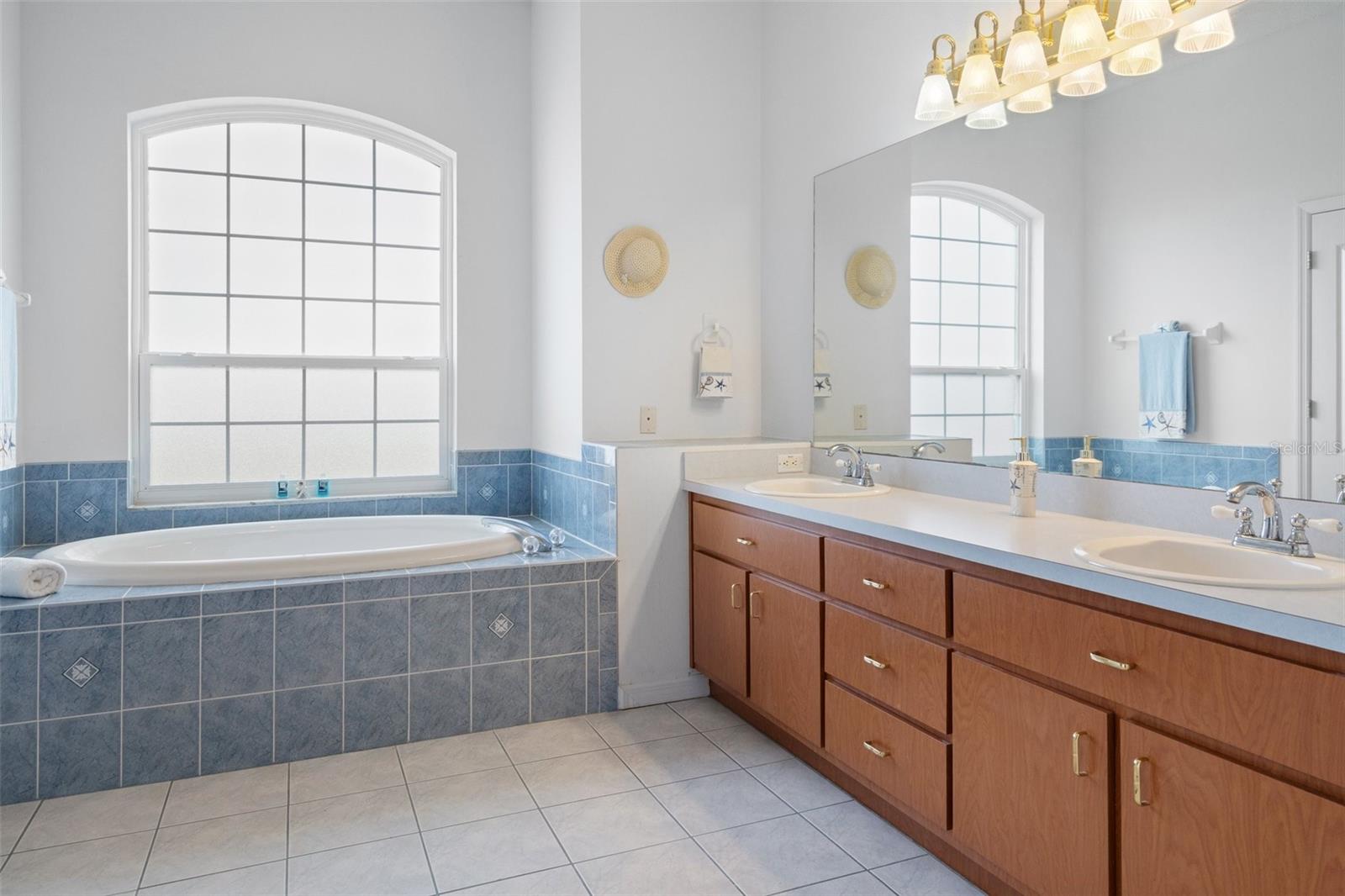 Image 31 of 61 For 13496 S Oakview Avenue